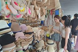Sức sống sản phẩm thủ công làng nghề Việt ở chợ Hàn