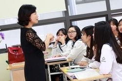 Nỗi khổ của giáo viên sau 2 năm dạy 'tích hợp' bậc trung học cơ sở