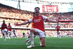 Kết quả Ngoại Hạng Anh: Ghi 2 bàn phút bù giờ, Arsenal thắng kịch tính Man Utd