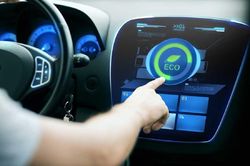 Chọn chế độ lái xe nào tiết kiệm xăng cho ô tô?