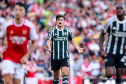 Cabin BLV: 'Bóng ma' Maguire vẫn cứ đeo bám MU