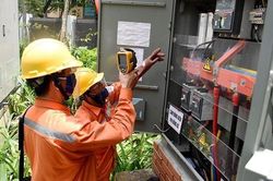 Thủ tướng yêu cầu bảo đảm cung ứng điện, xăng dầu trong thời gian tới