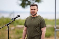Tổng thống Ukraine thăm tiền tuyến ở Donetsk, Zaporizhzhia