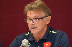 HLV Troussier: 'Nhiệm vụ của tôi là thúc đẩy cầu thủ vượt ngưỡng, bứt phá ở tầm châu lục'