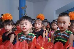 Học sinh đồng bào Cơ Tu vùng cao Đà Nẵng vui tới trường