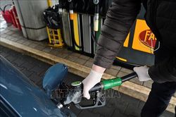Triển vọng OPEC+ cắt giảm sản lượng tạo đà tăng