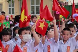 Con khai giảng cha mẹ khai thông