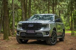 Ford Everest bị triệu hồi ở Việt Nam vì lỗi phần mềm