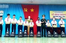 Bộ đội Biên phòng hỗ trợ 325 học sinh khu vực biên giới dịp năm học mới
