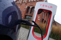 Tesla giành hàng triệu USD tiền trợ cấp nhờ phát triển mạng sạc giá 'siêu rẻ'
