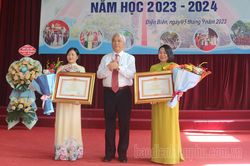 Phó Chủ tịch Ủy ban MTTQ Việt Nam tỉnh Phạm Việt Dũng dự khai giảng Trường THPT Thanh Nưa