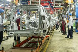 Hải Dương: Ford tăng sản lượng trở lại, lĩnh vực sản xuất xe có động cơ tăng mạnh