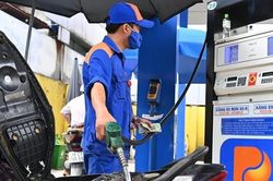 Thủ tướng yêu cầu đảm bảo cung ứng điện, xăng dầu