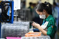 Ngành sản xuất Việt Nam tăng trưởng trở lại, PMI tháng 8 vượt 50 điểm