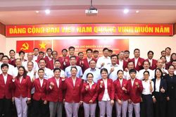 Bộ trưởng Bộ VH-TT-DL Nguyễn Văn Hùng thăm Trung tâm HLTTQG TPHCM trước thềm Asiad 19