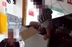Con trai rơi từ tầng 2 xuống tầng 1, mẹ thản nhiên: 'Quen rồi!'