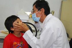 Sở Y tế TP HCM chỉ đạo phối hợp với Đại học Oxford xác định tác nhân gây đau mắt đỏ
