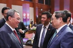 Thủ tướng Phạm Minh Chính gặp Thủ tướng Trung Quốc Lý Cường