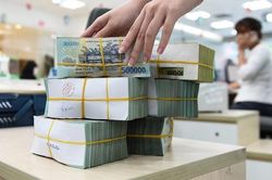 Những ngân hàng đầu tiên cho vay trả nợ ngân hàng khác