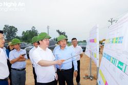 Chủ tịch UBND tỉnh Nghệ An kiểm tra tiến độ thực hiện dự án Đường ven biển