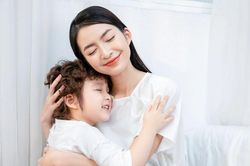 Từ chán ghét, tôi chuyển qua thương vì sự hiểu chuyện của con trai chồng