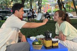 Khả Ngân - Thanh Sơn rủ nhau 'đánh lẻ', còn có hành động gây chú ý