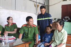 'Em nuôi của Ðoàn'