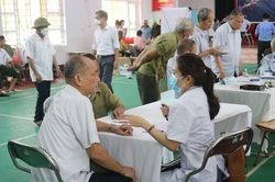 Quan tâm chăm sóc người cao tuổi