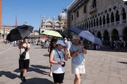Venice (Italia) thu phí khách du lịch vào năm 2024