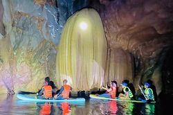 Vẻ đẹp lung linh huyền ảo tại hang Sơn Nữ Quảng Bình