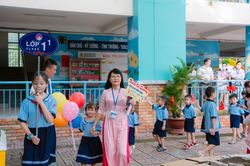 Trường học TPHCM không giao giáo viên trực tiếp thu, chi tiền