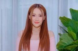 'Bóc giá' những chiếc túi hàng hiệu nhỏ xinh, trang nhã đồng hành cùng Nhã Phương
