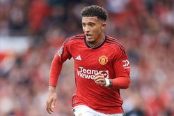 Bayern Munich giải cứu Sancho khỏi 'địa ngục' MU