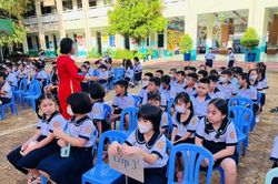 TP. Hồ Chí Minh: Giáo viên không được trực tiếp thu, chi tiền