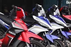 Cửa hàng kinh doanh xe máy cũ ế ẩm
