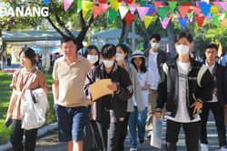 Tân sinh viên đổ về Đà Nẵng đăng ký nhập học