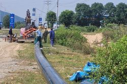 Hà Tĩnh: Gấp rút lắp đặt đường ống giải cứu thiếu nước sinh hoạt