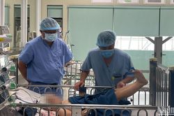 Lần đầu tiên tại Việt Nam giải quyết dứt điểm cho bệnh nhi động kinh bằng kỹ thuật mới nhất