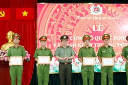 Thưởng nóng các đơn vị phá án vụ 5 lao động bị lừa sang Campuchia