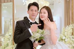 Khoảnh khắc hạnh phúc của Đình Trọng bên vợ sắp cưới xinh như mộng