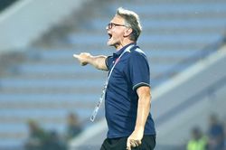 U23 Việt Nam: Cái lắc đầu của HLV Troussier và những tín hiệu mới