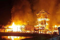 Chợ nổi Pattaya, điểm du lịch hút khách của Thái Lan cháy không kiểm soát