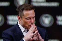 Tỷ phú Elon Musk từng ngắt hệ thống Starlink để ngăn Ukraine tập kích Crưm