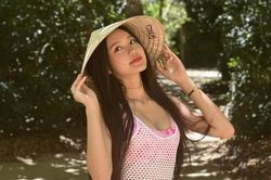 Bạn gái Văn Hậu khoe ảnh diện bikini bốc lửa