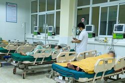 15 người đồng loạt nhập viện sau khi ăn sáng