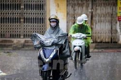 Hà Nội sáng sớm và chiều tối mưa dông rải rác, ngày có nắng