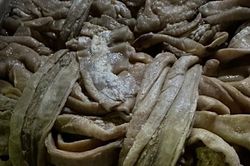 QLTT Cao Bằng thu giữ 1.400kg lòng bò đông lạnh bốc mùi đang trên đường tiêu thụ