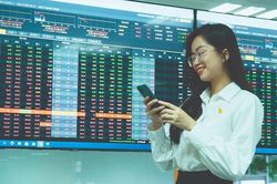 Thị trường chứng khoán sẽ tiến tới vùng đỉnh mới trong tháng 9?
