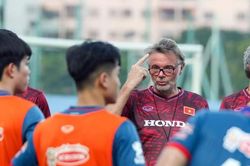 U23 Việt Nam tiếp tục gây thất vọng: Chờ HLV Troussier đến bao giờ?