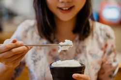 5 nhóm người nên ăn cơm trắng để tốt cho sức khỏe